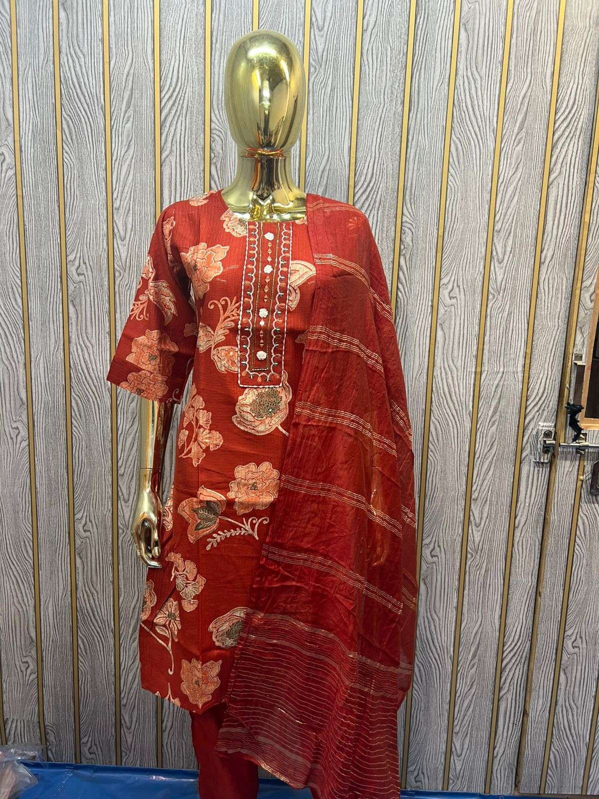 vaniska-rangila1780987100182207470