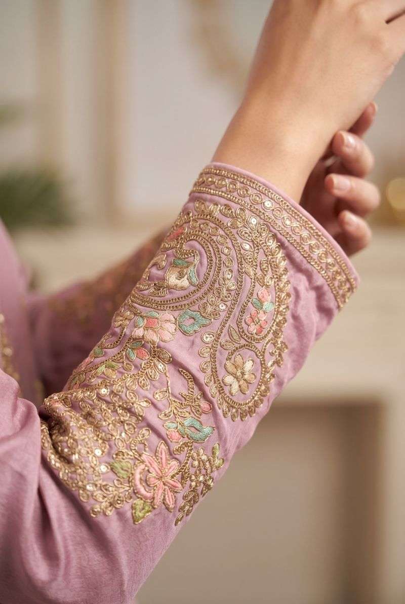aurraa-kiyaa17845239841946019121